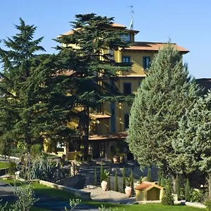 https://green-hotel-poggio-regillo.it-romehotels.com